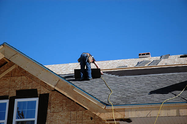 Best Roof Moss and Algae Removal  in Cavalero, WA